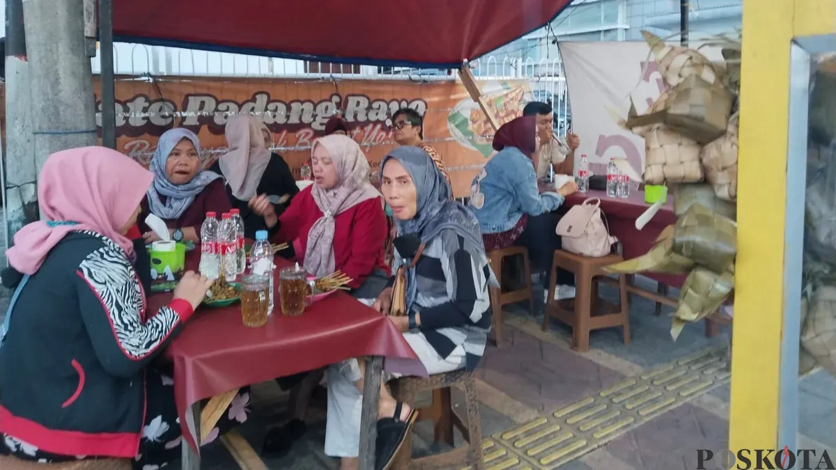 Taburi sambal melimpah dan bawang bombay, Sate Padang Rajo Roxy Siap Manjakan Lidah